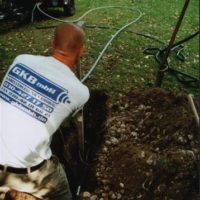 GKB-Monteur beim Einrichtvorgang Bodenverdrängungsverfahren-Erdrakete